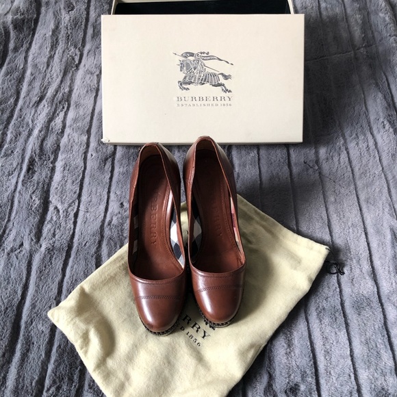 BURBERRY HEELS - Picture 4 of 6